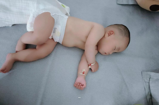 博尔塔拉宝宝多久会抬头